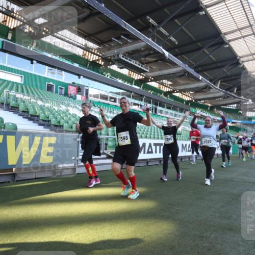 06.10.2024 - 19. swb-Marathon Bremen Yannick Fuchs http://msf.ph/oto/7368736 06.10.2024 10:41:31 Laufen im Stadion 7077, 7078, 7177, 7181, 7385, 7396, 7520, 7602, 7619, 7665, 7668, 7669, 7692, 7701, 7702, 7740, 7742, 7765, 7766, 7804, 7810, 7821, 8016, 8046, 8097, 8250, 8320, 8372, 8434, 8482, 8490, 8527, 8528, 8691, 8709, 8762, 8800, 8832, 8844, 8853, 8861, 8863, 8935, 8969, 8979, 9030, 9120, 9989 meine-sportfotos.de