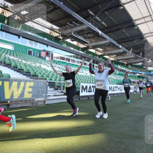 06.10.2024 - 19. swb-Marathon Bremen Yannick Fuchs http://msf.ph/oto/7368765 06.10.2024 10:41:32 Laufen im Stadion 7077, 7078, 7177, 7181, 7385, 7396, 7520, 7602, 7619, 7665, 7668, 7669, 7692, 7740, 7742, 7765, 7766, 7804, 7810, 7821, 8016, 8046, 8097, 8250, 8320, 8372, 8434, 8482, 8490, 8527, 8528, 8691, 8709, 8762, 8800, 8832, 8844, 8853, 8861, 8863, 8935, 8969, 8979, 9030, 9120, 9989 meine-sportfotos.de