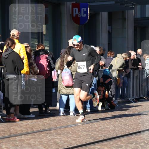06.10.2024 - 19. swb-Marathon Bremen Strokosch-Dieckow http://msf.ph/oto/7368805 06.10.2024 10:35:09 Laufen 7098, 8577 meine-sportfotos.de
