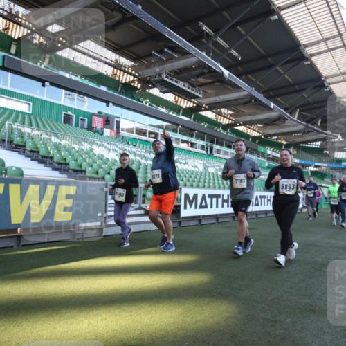 06.10.2024 - 19. swb-Marathon Bremen Yannick Fuchs http://msf.ph/oto/7368838 06.10.2024 10:41:38 Laufen im Stadion 7077, 7078, 7163, 7177, 7181, 7309, 7385, 7396, 7520, 7602, 7665, 7668, 7669, 7692, 7712, 7740, 7742, 7765, 7766, 7804, 7810, 7866, 8016, 8046, 8097, 8250, 8320, 8344, 8372, 8434, 8482, 8490, 8527, 8528, 8691, 8709, 8762, 8800, 8832, 8844, 8853, 8863, 8935, 8969, 8979, 9030, 9120, 9989 meine-sportfotos.de