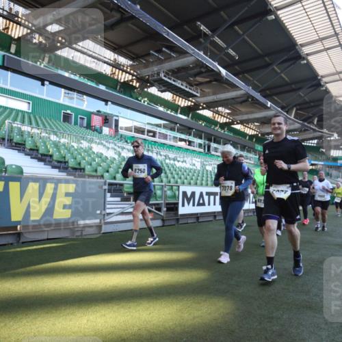 06.10.2024 - 19. swb-Marathon Bremen Yannick Fuchs http://msf.ph/oto/7368869 06.10.2024 10:41:41 Laufen im Stadion 7077, 7078, 7163, 7177, 7181, 7309, 7385, 7520, 7602, 7665, 7668, 7669, 7692, 7712, 7740, 7742, 7765, 7766, 7804, 7866, 7901, 8016, 8046, 8097, 8250, 8320, 8344, 8372, 8434, 8482, 8490, 8527, 8528, 8691, 8709, 8762, 8800, 8832, 8844, 8853, 8863, 8935, 8969, 8979, 9030, 9120, 9989 meine-sportfotos.de