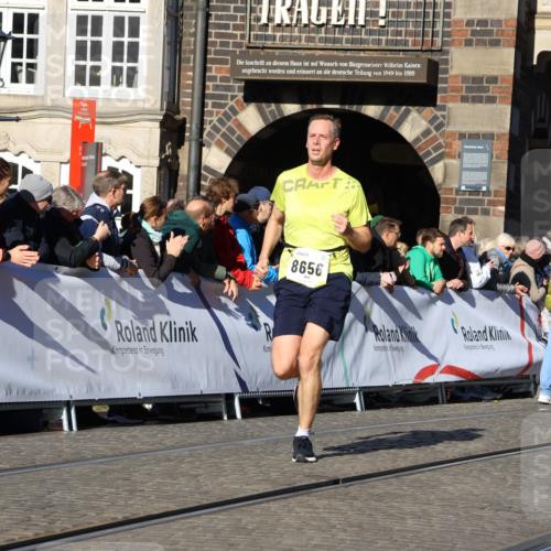 06.10.2024 - 19. swb-Marathon Bremen Strokosch-Dieckow http://msf.ph/oto/7368884 06.10.2024 10:41:17 Ziel 8095, 8571, 8656 meine-sportfotos.de