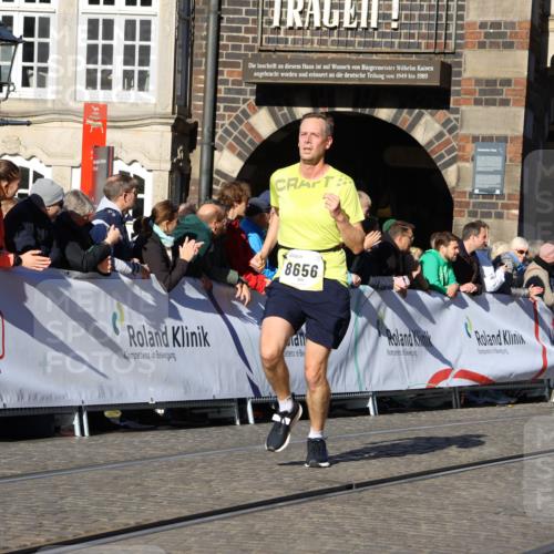 06.10.2024 - 19. swb-Marathon Bremen Strokosch-Dieckow http://msf.ph/oto/7368909 06.10.2024 10:41:17 Ziel 8095, 8571, 8656 meine-sportfotos.de