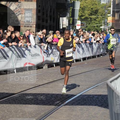 06.10.2024 - 19. swb-Marathon Bremen Luisa Fischer http://msf.ph/oto/7368916 06.10.2024 10:31:10 Ziel 8500, 9039 meine-sportfotos.de