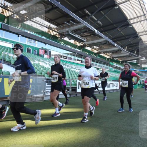 06.10.2024 - 19. swb-Marathon Bremen Yannick Fuchs http://msf.ph/oto/7368930 06.10.2024 10:41:44 Laufen im Stadion 7077, 7078, 7163, 7177, 7181, 7309, 7602, 7665, 7668, 7669, 7692, 7712, 7740, 7742, 7765, 7766, 7804, 7866, 7901, 8016, 8046, 8097, 8250, 8320, 8344, 8372, 8434, 8482, 8490, 8527, 8528, 8691, 8709, 8762, 8800, 8832, 8844, 8853, 8863, 8935, 8969, 8979, 9030, 9045, 9120, 9989 meine-sportfotos.de