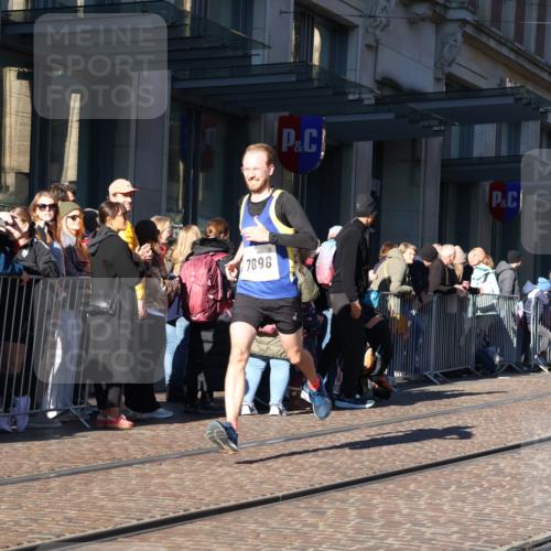 06.10.2024 - 19. swb-Marathon Bremen Strokosch-Dieckow http://msf.ph/oto/7368935 06.10.2024 10:35:21 Laufen 7098, 8948 meine-sportfotos.de