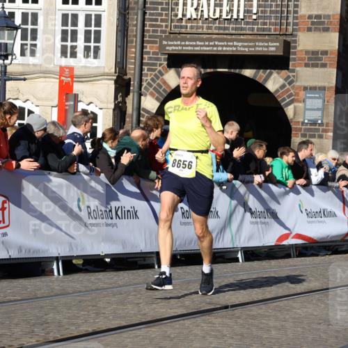 06.10.2024 - 19. swb-Marathon Bremen Strokosch-Dieckow http://msf.ph/oto/7368937 06.10.2024 10:41:17 Ziel 8095, 8571, 8656 meine-sportfotos.de