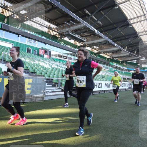 06.10.2024 - 19. swb-Marathon Bremen Yannick Fuchs http://msf.ph/oto/7368943 06.10.2024 10:41:45 Laufen im Stadion 7077, 7078, 7163, 7177, 7181, 7309, 7602, 7665, 7668, 7669, 7692, 7712, 7740, 7742, 7765, 7766, 7804, 7866, 7901, 8016, 8046, 8097, 8250, 8320, 8344, 8372, 8434, 8482, 8490, 8527, 8528, 8709, 8762, 8800, 8832, 8844, 8863, 8935, 8969, 8979, 9030, 9045, 9120, 9989 meine-sportfotos.de