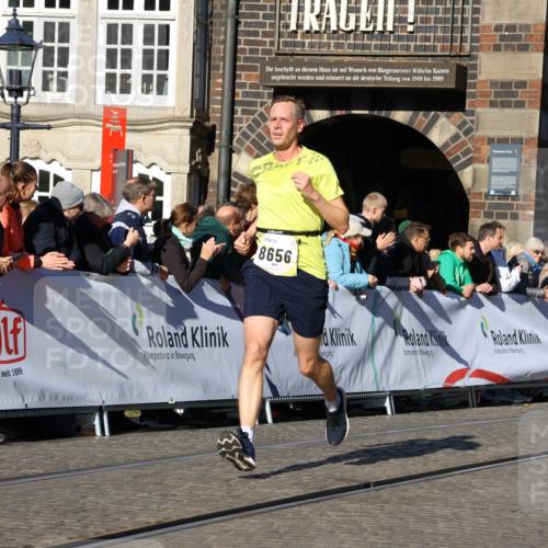 06.10.2024 - 19. swb-Marathon Bremen Strokosch-Dieckow http://msf.ph/oto/7368958 06.10.2024 10:41:17 Ziel 8095, 8571, 8656 meine-sportfotos.de