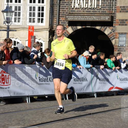 06.10.2024 - 19. swb-Marathon Bremen Strokosch-Dieckow http://msf.ph/oto/7369009 06.10.2024 10:41:17 Ziel 8095, 8571, 8656 meine-sportfotos.de