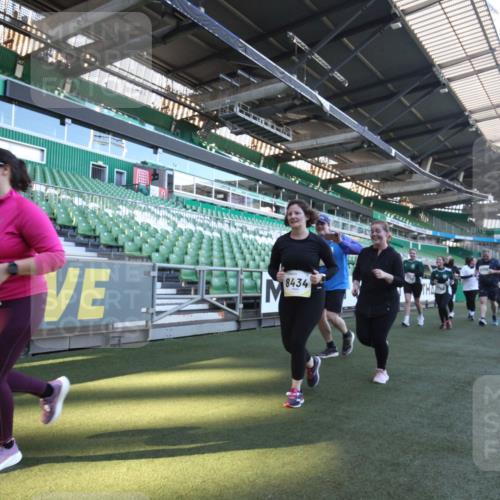 06.10.2024 - 19. swb-Marathon Bremen Yannick Fuchs http://msf.ph/oto/7369024 06.10.2024 10:41:52 Laufen im Stadion 7077, 7078, 7163, 7177, 7309, 7483, 7602, 7665, 7668, 7669, 7692, 7712, 7740, 7742, 7755, 7765, 7766, 7804, 7866, 7901, 8016, 8097, 8250, 8320, 8344, 8372, 8386, 8387, 8434, 8482, 8503, 8527, 8528, 8709, 8800, 8832, 8844, 8917, 8935, 8959, 9030, 9045, 9120, 9989 meine-sportfotos.de