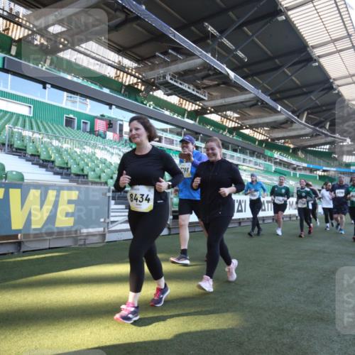 06.10.2024 - 19. swb-Marathon Bremen Yannick Fuchs http://msf.ph/oto/7369030 06.10.2024 10:41:52 Laufen im Stadion 7077, 7078, 7163, 7177, 7309, 7483, 7602, 7665, 7668, 7669, 7692, 7712, 7740, 7742, 7755, 7765, 7766, 7804, 7866, 7901, 8016, 8097, 8250, 8320, 8344, 8372, 8386, 8387, 8434, 8482, 8503, 8527, 8528, 8709, 8800, 8832, 8844, 8917, 8935, 8959, 9030, 9045, 9120, 9989 meine-sportfotos.de