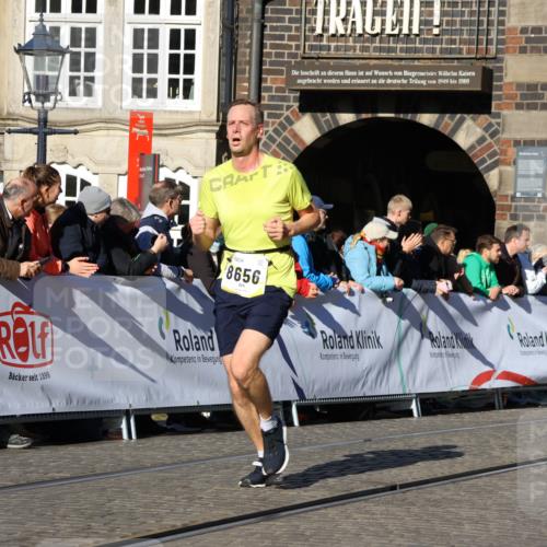 06.10.2024 - 19. swb-Marathon Bremen Strokosch-Dieckow http://msf.ph/oto/7369041 06.10.2024 10:41:17 Ziel 8095, 8571, 8656 meine-sportfotos.de