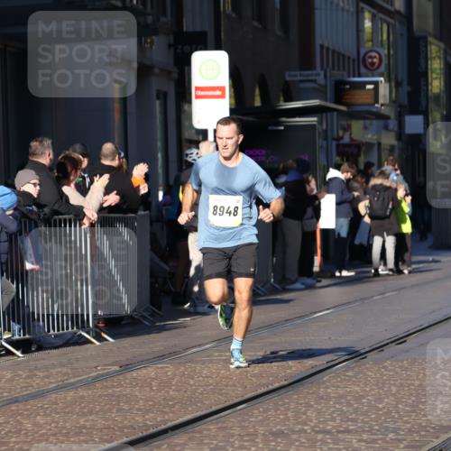 06.10.2024 - 19. swb-Marathon Bremen Strokosch-Dieckow http://msf.ph/oto/7369045 06.10.2024 10:35:50 Laufen 8657, 8788, 8825, 8948 meine-sportfotos.de