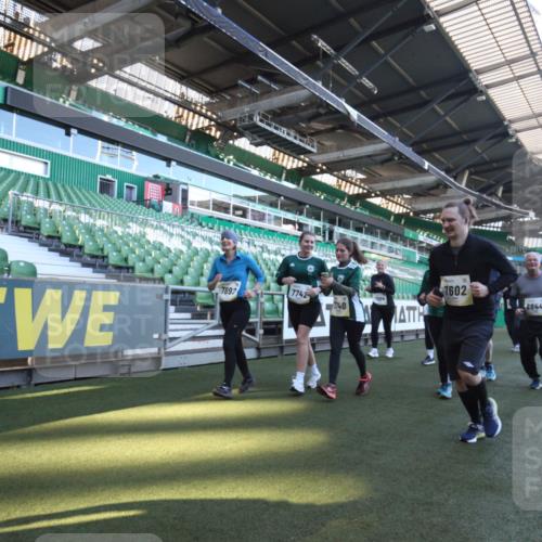 06.10.2024 - 19. swb-Marathon Bremen Yannick Fuchs http://msf.ph/oto/7369050 06.10.2024 10:41:54 Laufen im Stadion 7163, 7177, 7291, 7309, 7483, 7602, 7665, 7668, 7669, 7692, 7712, 7740, 7742, 7755, 7765, 7766, 7804, 7866, 7901, 8016, 8344, 8372, 8386, 8387, 8434, 8482, 8503, 8527, 8528, 8709, 8800, 8844, 8917, 8935, 8959, 9030, 9045, 9120, 9989 meine-sportfotos.de