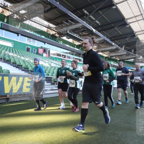 06.10.2024 - 19. swb-Marathon Bremen Yannick Fuchs http://msf.ph/oto/7369056 06.10.2024 10:41:55 Laufen im Stadion 7163, 7177, 7291, 7309, 7483, 7602, 7665, 7676, 7692, 7712, 7740, 7742, 7755, 7765, 7766, 7804, 7866, 7901, 8016, 8344, 8372, 8386, 8387, 8434, 8482, 8503, 8527, 8528, 8709, 8800, 8844, 8917, 8935, 8959, 9030, 9045, 9120, 9989 meine-sportfotos.de