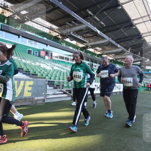 06.10.2024 - 19. swb-Marathon Bremen Yannick Fuchs http://msf.ph/oto/7369080 06.10.2024 10:41:56 Laufen im Stadion 7163, 7177, 7291, 7309, 7483, 7602, 7665, 7676, 7692, 7712, 7740, 7742, 7755, 7765, 7766, 7804, 7866, 7901, 8344, 8372, 8386, 8387, 8434, 8482, 8503, 8527, 8528, 8706, 8709, 8800, 8844, 8917, 8935, 8959, 9030, 9045, 9120, 9989 meine-sportfotos.de