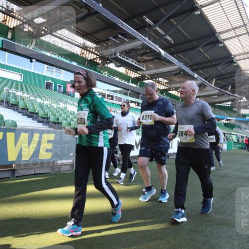 06.10.2024 - 19. swb-Marathon Bremen Yannick Fuchs http://msf.ph/oto/7369091 06.10.2024 10:41:56 Laufen im Stadion 7163, 7177, 7291, 7309, 7483, 7602, 7665, 7676, 7692, 7712, 7740, 7742, 7755, 7765, 7766, 7804, 7866, 7901, 8344, 8372, 8386, 8387, 8434, 8482, 8503, 8527, 8528, 8706, 8709, 8800, 8844, 8917, 8935, 8959, 9030, 9045, 9120, 9989 meine-sportfotos.de