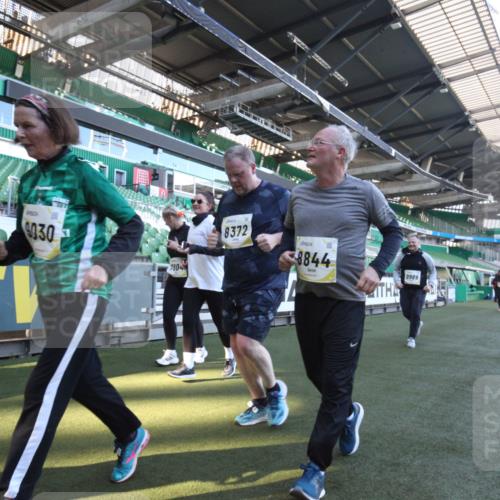 06.10.2024 - 19. swb-Marathon Bremen Yannick Fuchs http://msf.ph/oto/7369100 06.10.2024 10:41:57 Laufen im Stadion 7163, 7177, 7291, 7309, 7483, 7602, 7676, 7692, 7712, 7740, 7742, 7755, 7765, 7766, 7804, 7866, 7901, 8344, 8372, 8386, 8387, 8434, 8482, 8503, 8527, 8528, 8706, 8709, 8800, 8844, 8917, 8935, 8959, 9030, 9045, 9120, 9989 meine-sportfotos.de