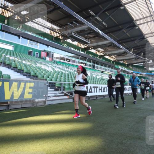 06.10.2024 - 19. swb-Marathon Bremen Yannick Fuchs http://msf.ph/oto/7369162 06.10.2024 10:42:12 Laufen im Stadion 7096, 7097, 7163, 7291, 7309, 7422, 7426, 7483, 7497, 7676, 7712, 7755, 7795, 7866, 7901, 8087, 8299, 8307, 8344, 8386, 8387, 8482, 8503, 8527, 8528, 8669, 8692, 8706, 8882, 8886, 8887, 8917, 8942, 8959, 8976, 9045, 9998 meine-sportfotos.de