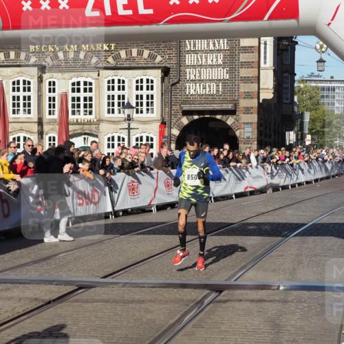 06.10.2024 - 19. swb-Marathon Bremen Luisa Fischer http://msf.ph/oto/7369179 06.10.2024 10:31:14 Ziel 8500, 9039 meine-sportfotos.de