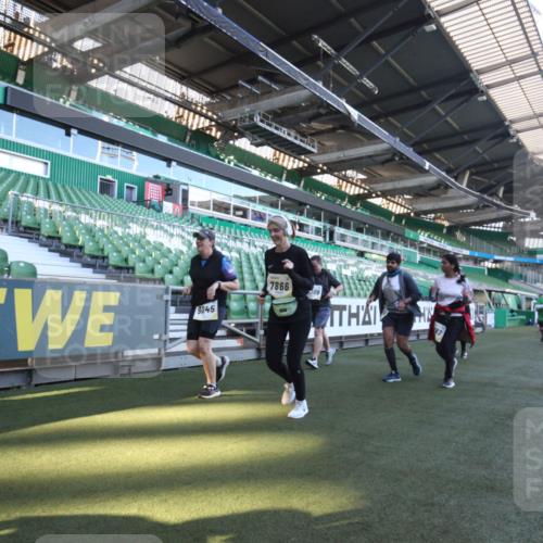 06.10.2024 - 19. swb-Marathon Bremen Yannick Fuchs http://msf.ph/oto/7369210 06.10.2024 10:42:17 Laufen im Stadion 7096, 7097, 7163, 7291, 7309, 7422, 7426, 7483, 7497, 7676, 7712, 7755, 7795, 7866, 7901, 8087, 8299, 8307, 8344, 8386, 8387, 8503, 8669, 8692, 8706, 8882, 8886, 8887, 8917, 8942, 8959, 8976, 9045, 9998 meine-sportfotos.de