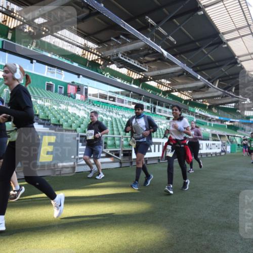 06.10.2024 - 19. swb-Marathon Bremen Yannick Fuchs http://msf.ph/oto/7369229 06.10.2024 10:42:18 Laufen im Stadion 7096, 7097, 7163, 7291, 7422, 7426, 7483, 7497, 7676, 7712, 7755, 7795, 7866, 7901, 8087, 8299, 8307, 8344, 8386, 8387, 8503, 8669, 8692, 8706, 8882, 8886, 8887, 8917, 8942, 8959, 8976, 9045, 9998 meine-sportfotos.de