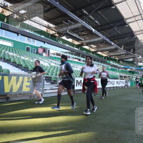 06.10.2024 - 19. swb-Marathon Bremen Yannick Fuchs http://msf.ph/oto/7369235 06.10.2024 10:42:18 Laufen im Stadion 7096, 7097, 7163, 7291, 7422, 7426, 7483, 7497, 7676, 7712, 7755, 7795, 7866, 7901, 8087, 8299, 8307, 8344, 8386, 8387, 8503, 8669, 8692, 8706, 8882, 8886, 8887, 8917, 8942, 8959, 8976, 9045, 9998 meine-sportfotos.de