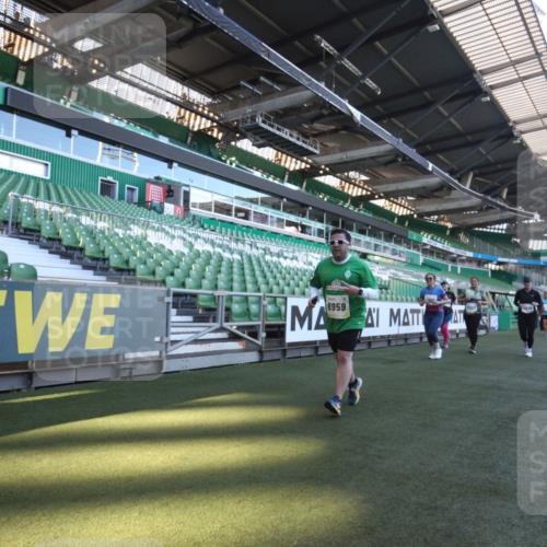 06.10.2024 - 19. swb-Marathon Bremen Yannick Fuchs http://msf.ph/oto/7369258 06.10.2024 10:42:22 Laufen im Stadion 7096, 7097, 7291, 7422, 7426, 7483, 7497, 7676, 7755, 7795, 7866, 7901, 8087, 8262, 8299, 8307, 8344, 8386, 8387, 8484, 8487, 8503, 8669, 8692, 8706, 8882, 8886, 8887, 8917, 8942, 8959, 8976, 9045, 9998 meine-sportfotos.de