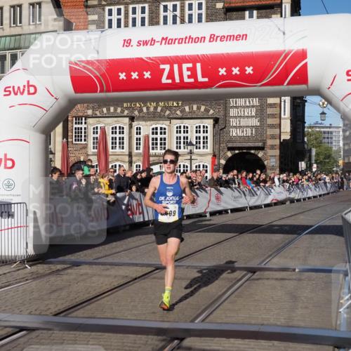 06.10.2024 - 19. swb-Marathon Bremen Luisa Fischer http://msf.ph/oto/7369263 06.10.2024 10:31:22 Ziel 8499 meine-sportfotos.de