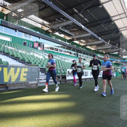 06.10.2024 - 19. swb-Marathon Bremen Yannick Fuchs http://msf.ph/oto/7369273 06.10.2024 10:42:25 Laufen im Stadion 7096, 7097, 7291, 7422, 7426, 7483, 7497, 7676, 7755, 7795, 8087, 8262, 8299, 8307, 8386, 8387, 8484, 8487, 8503, 8669, 8692, 8706, 8882, 8886, 8887, 8917, 8942, 8959, 8976, 9045, 9998 meine-sportfotos.de