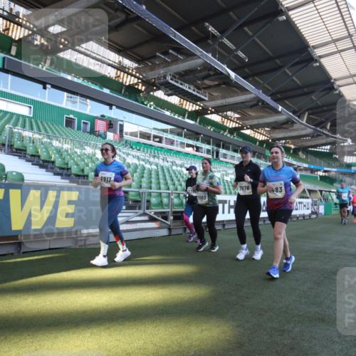 06.10.2024 - 19. swb-Marathon Bremen Yannick Fuchs http://msf.ph/oto/7369286 06.10.2024 10:42:25 Laufen im Stadion 7096, 7097, 7291, 7422, 7426, 7483, 7497, 7676, 7755, 7795, 8087, 8262, 8299, 8307, 8386, 8387, 8484, 8487, 8503, 8669, 8692, 8706, 8882, 8886, 8887, 8917, 8942, 8959, 8976, 9045, 9998 meine-sportfotos.de