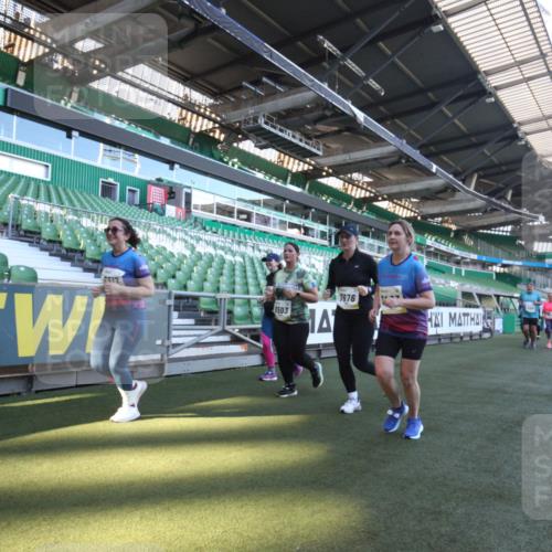 06.10.2024 - 19. swb-Marathon Bremen Yannick Fuchs http://msf.ph/oto/7369292 06.10.2024 10:42:26 Laufen im Stadion 7096, 7097, 7291, 7422, 7426, 7483, 7497, 7676, 7755, 7795, 8087, 8262, 8299, 8307, 8386, 8387, 8484, 8487, 8503, 8669, 8692, 8706, 8882, 8886, 8887, 8917, 8942, 8959, 8976, 9045, 9998 meine-sportfotos.de