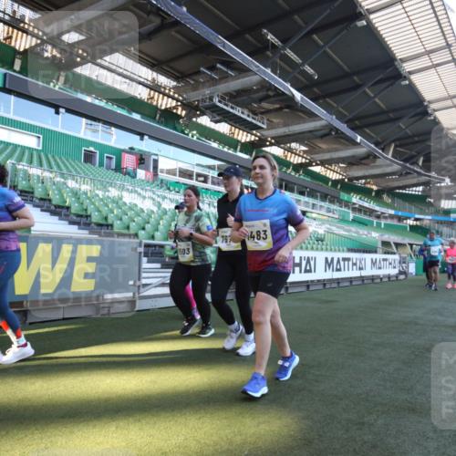 06.10.2024 - 19. swb-Marathon Bremen Yannick Fuchs http://msf.ph/oto/7369300 06.10.2024 10:42:26 Laufen im Stadion 7096, 7097, 7291, 7422, 7426, 7483, 7497, 7676, 7755, 7795, 8087, 8262, 8299, 8307, 8386, 8387, 8484, 8487, 8503, 8669, 8692, 8706, 8882, 8886, 8887, 8917, 8942, 8959, 8976, 9045, 9998 meine-sportfotos.de