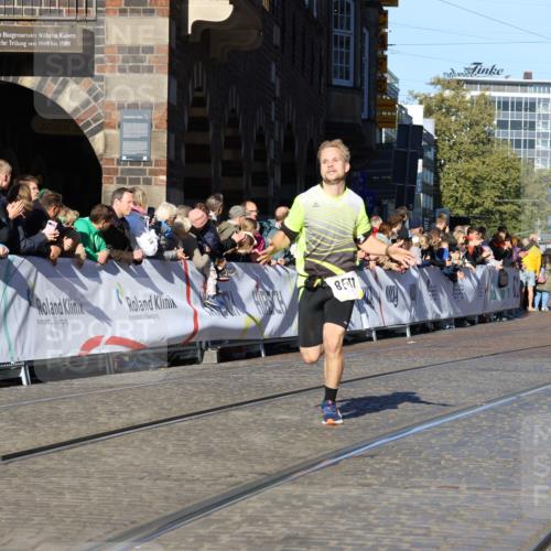 06.10.2024 - 19. swb-Marathon Bremen Strokosch-Dieckow http://msf.ph/oto/7369310 06.10.2024 10:41:42 Ziel 8444, 8446, 8517, 9026 meine-sportfotos.de