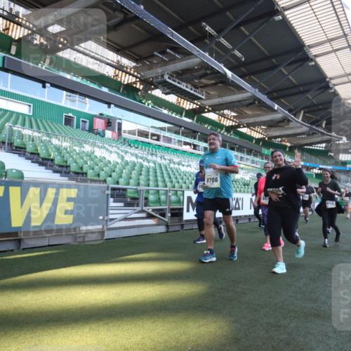 06.10.2024 - 19. swb-Marathon Bremen Yannick Fuchs http://msf.ph/oto/7369324 06.10.2024 10:42:31 Laufen im Stadion 7069, 7096, 7097, 7174, 7291, 7422, 7426, 7483, 7497, 7676, 7755, 7795, 8087, 8262, 8280, 8281, 8284, 8299, 8307, 8386, 8387, 8484, 8487, 8503, 8669, 8692, 8706, 8882, 8886, 8887, 8917, 8942, 8959, 8976, 9998 meine-sportfotos.de