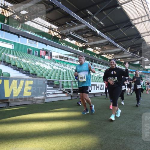 06.10.2024 - 19. swb-Marathon Bremen Yannick Fuchs http://msf.ph/oto/7369337 06.10.2024 10:42:31 Laufen im Stadion 7069, 7096, 7097, 7174, 7291, 7422, 7426, 7483, 7497, 7676, 7755, 7795, 8087, 8262, 8280, 8281, 8284, 8299, 8307, 8386, 8387, 8484, 8487, 8503, 8669, 8692, 8706, 8882, 8886, 8887, 8917, 8942, 8959, 8976, 9998 meine-sportfotos.de