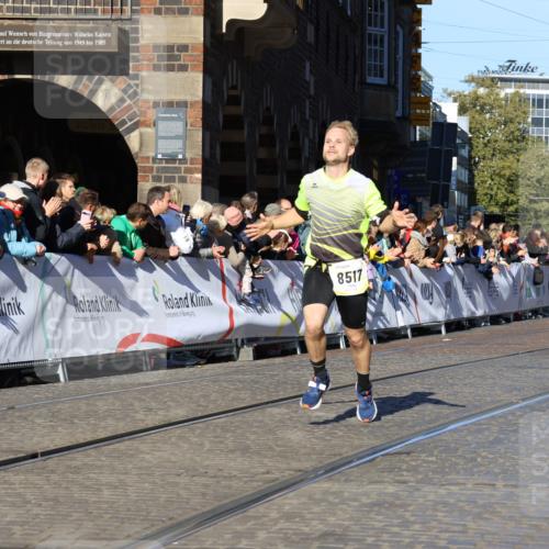 06.10.2024 - 19. swb-Marathon Bremen Strokosch-Dieckow http://msf.ph/oto/7369350 06.10.2024 10:41:42 Ziel 8444, 8446, 8517, 9026 meine-sportfotos.de