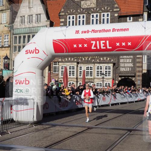 06.10.2024 - 19. swb-Marathon Bremen Luisa Fischer http://msf.ph/oto/7369351 06.10.2024 10:31:56 Ziel 8846 meine-sportfotos.de