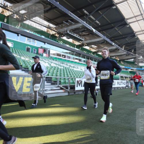 06.10.2024 - 19. swb-Marathon Bremen Yannick Fuchs http://msf.ph/oto/7369366 06.10.2024 10:42:34 Laufen im Stadion 7069, 7096, 7097, 7174, 7291, 7422, 7426, 7483, 7497, 7676, 7755, 7795, 8087, 8262, 8280, 8281, 8284, 8299, 8307, 8484, 8487, 8503, 8669, 8692, 8706, 8882, 8886, 8887, 8942, 8959, 8963, 8976, 9998 meine-sportfotos.de