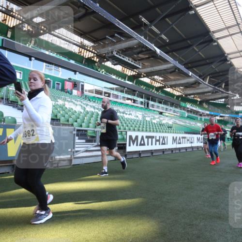 06.10.2024 - 19. swb-Marathon Bremen Yannick Fuchs http://msf.ph/oto/7369370 06.10.2024 10:42:35 Laufen im Stadion 7069, 7096, 7097, 7174, 7291, 7422, 7426, 7483, 7497, 7676, 7795, 8087, 8262, 8280, 8281, 8284, 8299, 8307, 8484, 8487, 8503, 8669, 8692, 8706, 8882, 8886, 8887, 8942, 8963, 8976, 9998 meine-sportfotos.de