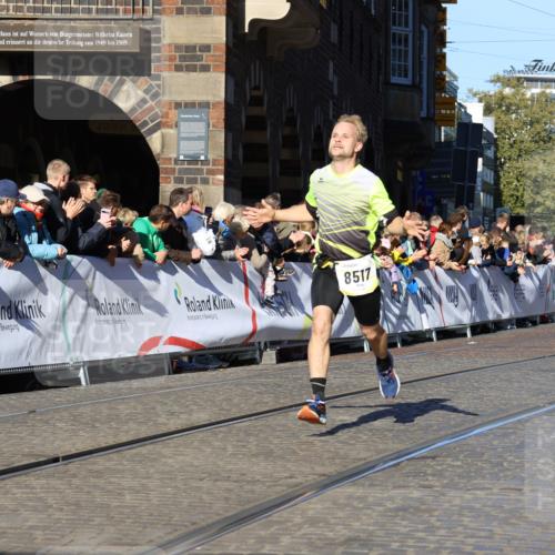 06.10.2024 - 19. swb-Marathon Bremen Strokosch-Dieckow http://msf.ph/oto/7369379 06.10.2024 10:41:42 Ziel 8444, 8446, 8517, 9026 meine-sportfotos.de
