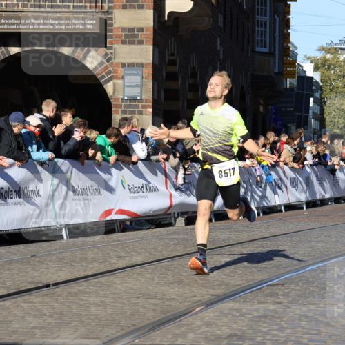 06.10.2024 - 19. swb-Marathon Bremen Strokosch-Dieckow http://msf.ph/oto/7369410 06.10.2024 10:41:42 Ziel 8444, 8446, 8517, 9026 meine-sportfotos.de