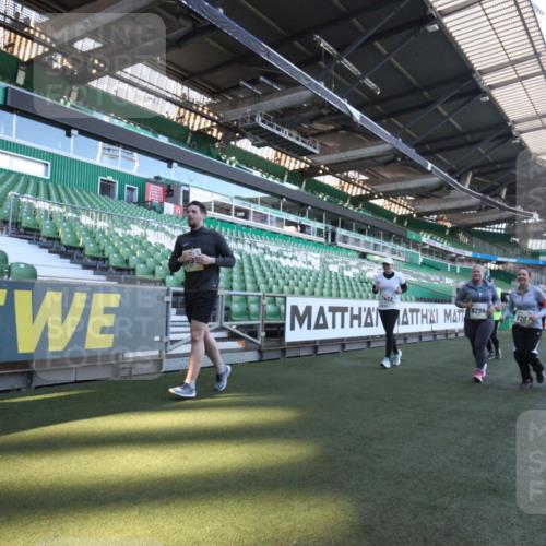 06.10.2024 - 19. swb-Marathon Bremen Yannick Fuchs http://msf.ph/oto/7369416 06.10.2024 10:42:42 Laufen im Stadion 7069, 7096, 7097, 7174, 7422, 7426, 7497, 7795, 8087, 8262, 8280, 8281, 8284, 8299, 8307, 8484, 8487, 8669, 8692, 8882, 8886, 8887, 8942, 8963, 8976, 9998 meine-sportfotos.de