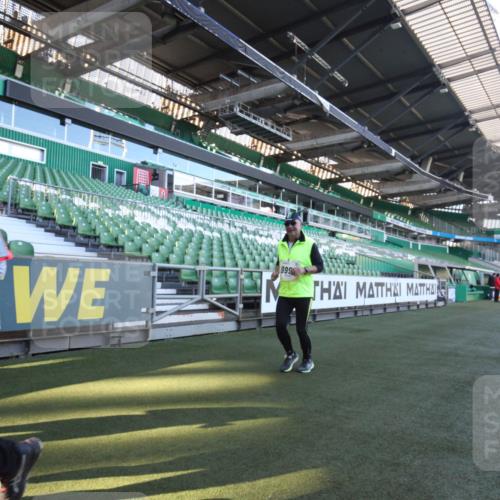 06.10.2024 - 19. swb-Marathon Bremen Yannick Fuchs http://msf.ph/oto/7369431 06.10.2024 10:42:45 Laufen im Stadion 7069, 7096, 7097, 7174, 7271, 7422, 7426, 7497, 7795, 7859, 8087, 8243, 8262, 8280, 8281, 8284, 8299, 8307, 8484, 8487, 8882, 8886, 8887, 8942, 8963, 8976, 9998 meine-sportfotos.de