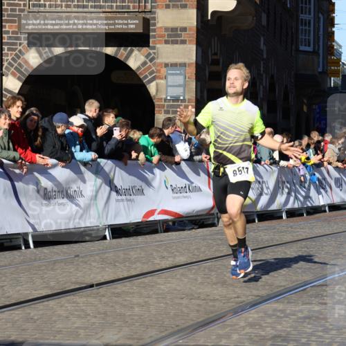 06.10.2024 - 19. swb-Marathon Bremen Strokosch-Dieckow http://msf.ph/oto/7369491 06.10.2024 10:41:42 Ziel 8444, 8446, 8517, 9026 meine-sportfotos.de