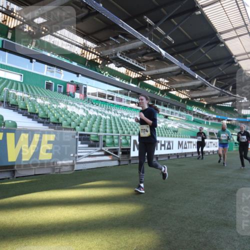 06.10.2024 - 19. swb-Marathon Bremen Yannick Fuchs http://msf.ph/oto/7369502 06.10.2024 10:43:02 Laufen im Stadion 7069, 7174, 7271, 7368, 7704, 7733, 7822, 7835, 7859, 7959, 7961, 8243, 8262, 8280, 8281, 8284, 8484, 8487, 8851, 8878, 8963 meine-sportfotos.de