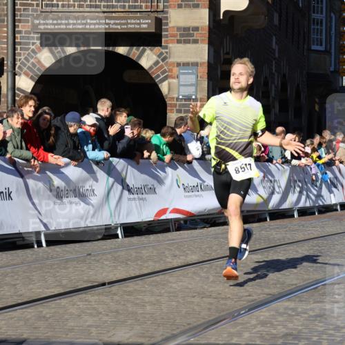 06.10.2024 - 19. swb-Marathon Bremen Strokosch-Dieckow http://msf.ph/oto/7369508 06.10.2024 10:41:42 Ziel 8444, 8446, 8517, 9026 meine-sportfotos.de