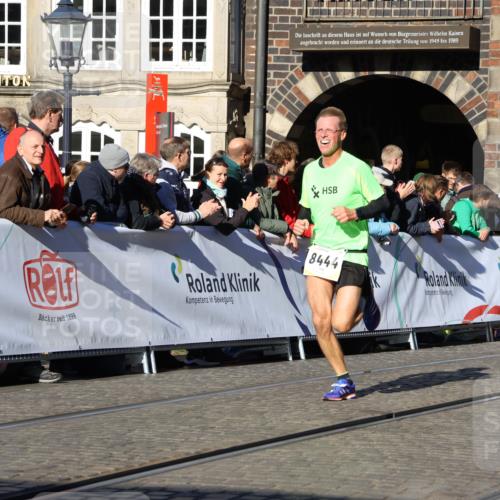 06.10.2024 - 19. swb-Marathon Bremen Strokosch-Dieckow http://msf.ph/oto/7369545 06.10.2024 10:41:48 Ziel 7033, 8444, 8446, 9026, 9064 meine-sportfotos.de