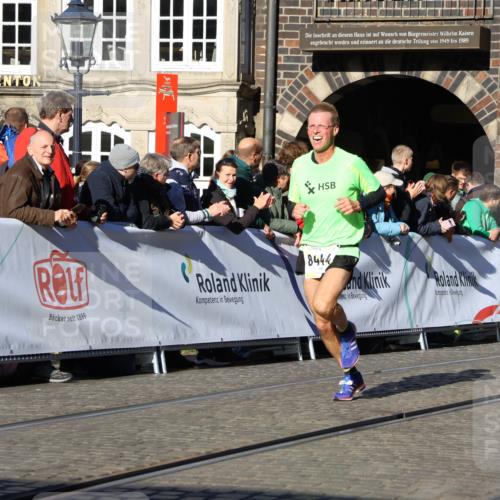 06.10.2024 - 19. swb-Marathon Bremen Strokosch-Dieckow http://msf.ph/oto/7369565 06.10.2024 10:41:48 Ziel 7033, 8444, 8446, 9026, 9064 meine-sportfotos.de
